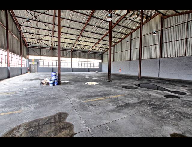 710.50M² WAREHOUSE TO LET IN ROBERTVILLE